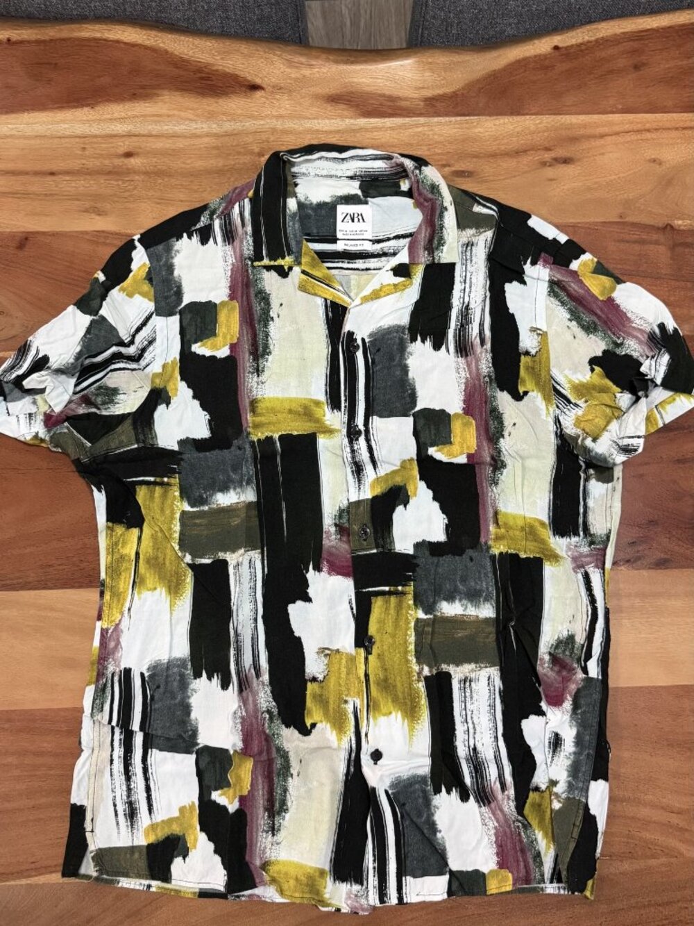 Zara abstract print short-sleeve shirt – size S